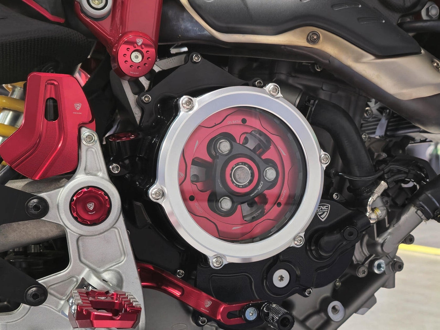CNC RACING CA510 Ducati Hypermotard 698 Mono (2024+) Oil Bath Clear Clutch Cover (bi-color) – Accessories in the Factory Racing Motorcycle Aftermarket Accessories and Parts Online Shop