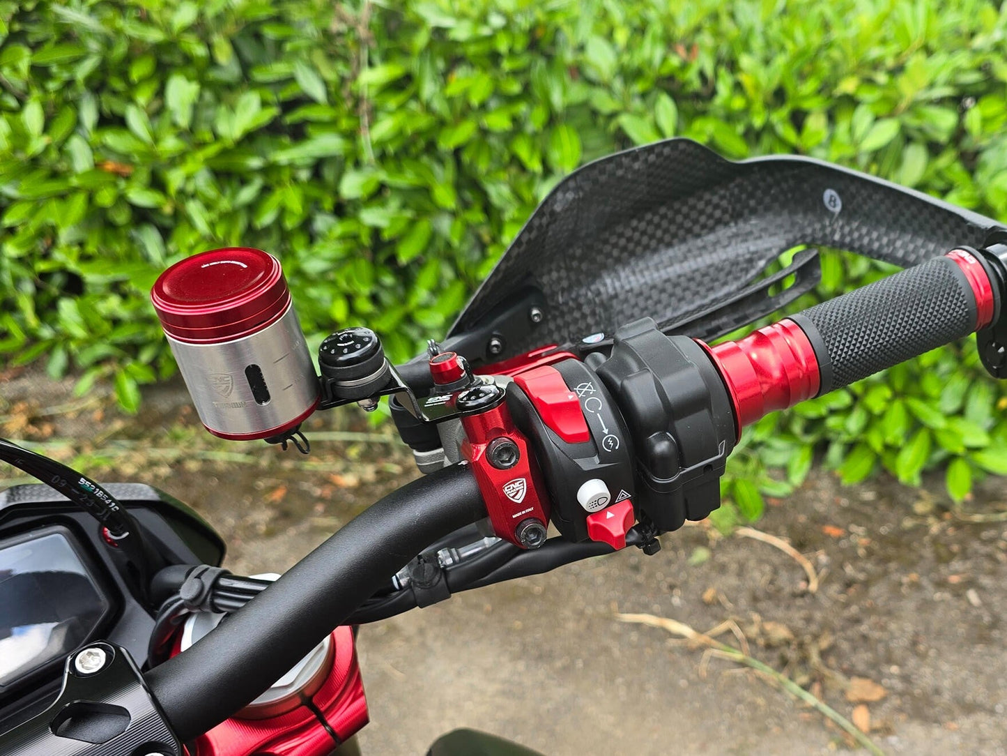 SEA19 - CNC RACING Ducati Hypermotard 698 Mono (2024+) Clutch / Brake Fluid Tanks Brackets Kit – Accessories in the Factory Racing Motorcycle Aftermarket Accessories and Parts Online Shop