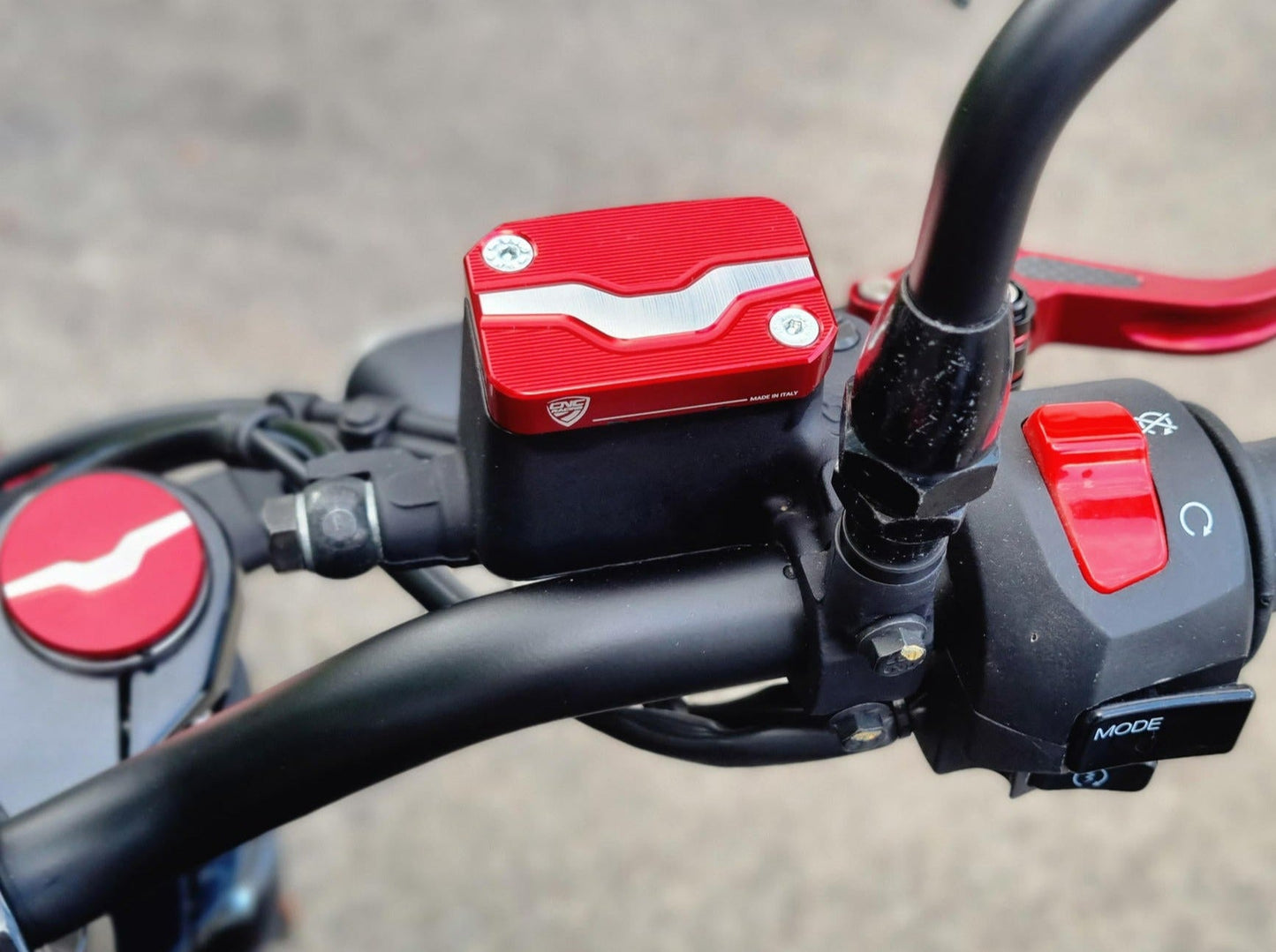 TF254 - CNC RACING Moto Guzzi V7 Stone (2019+) Front Brake Fluid Tank Cap – Accessories in the Factory Racing Motorcycle Aftermarket Accessories and Parts Online Shop