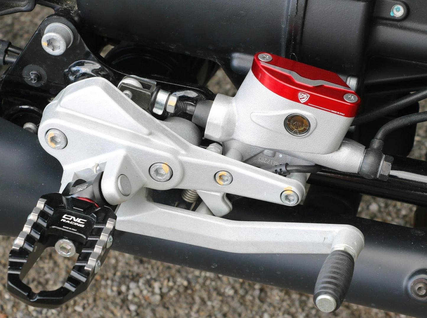 TF255 - CNC RACING Moto Guzzi V7 Stone (2019+) Rear Brake Fluid Tank Cap – Accessories in the Factory Racing Motorcycle Aftermarket Accessories and Parts Online Shop