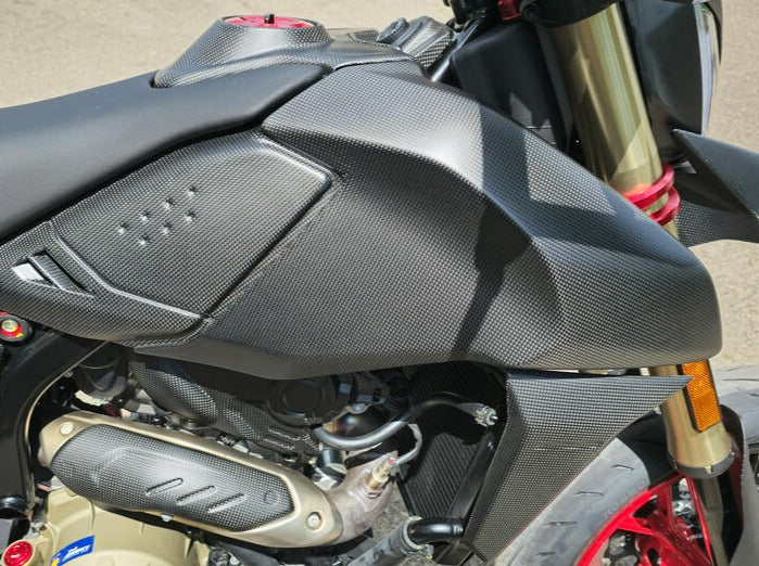 ZA271 - CNC RACING Ducati Hypermotard 698 Mono (2024+) Carbon Fuel Tank Side Covers – Accessories in the Factory Racing Motorcycle Aftermarket Accessories and Parts Online Shop