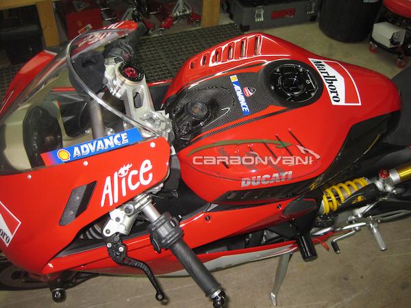 CARBONVANI Ducati Panigale (12/19) Carbon Fuel Tank Cover (Ullberg version)