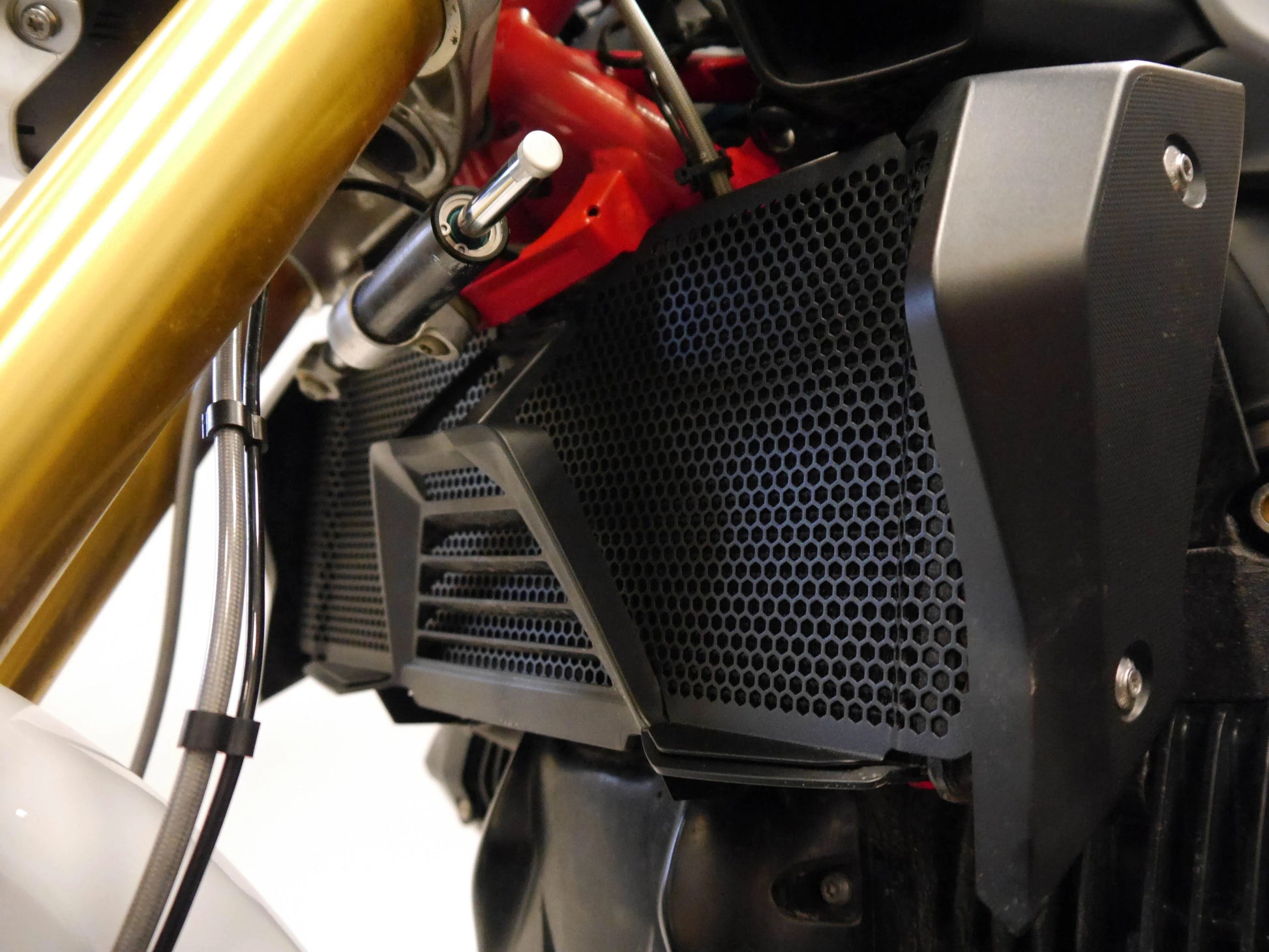 EVOTECH BMW R1200 / R1250 Radiator Guard – Accessories in Factory Racing – Motorcycle Parts & Accessories Online Store