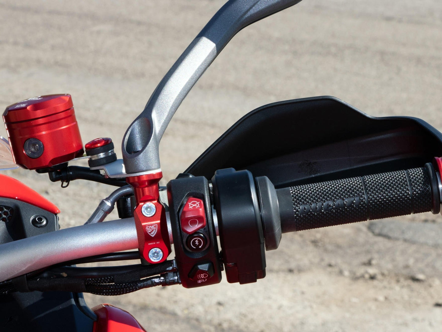 CV021 - CNC RACING Ducati Multistrada V4 (2021+) Master Cylinder Clamp (right) – Accessories in the Factory Racing Motorcycle Aftermarket Accessories and Parts Online Shop