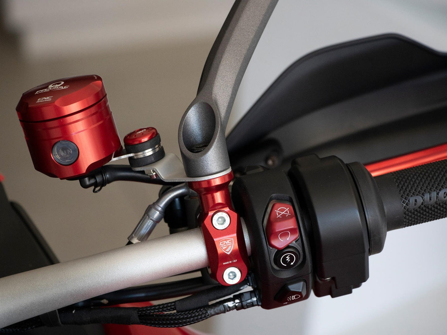 CV021 - CNC RACING Ducati Multistrada V4 (2021+) Master Cylinder Clamp (right) – Accessories in the Factory Racing Motorcycle Aftermarket Accessories and Parts Online Shop