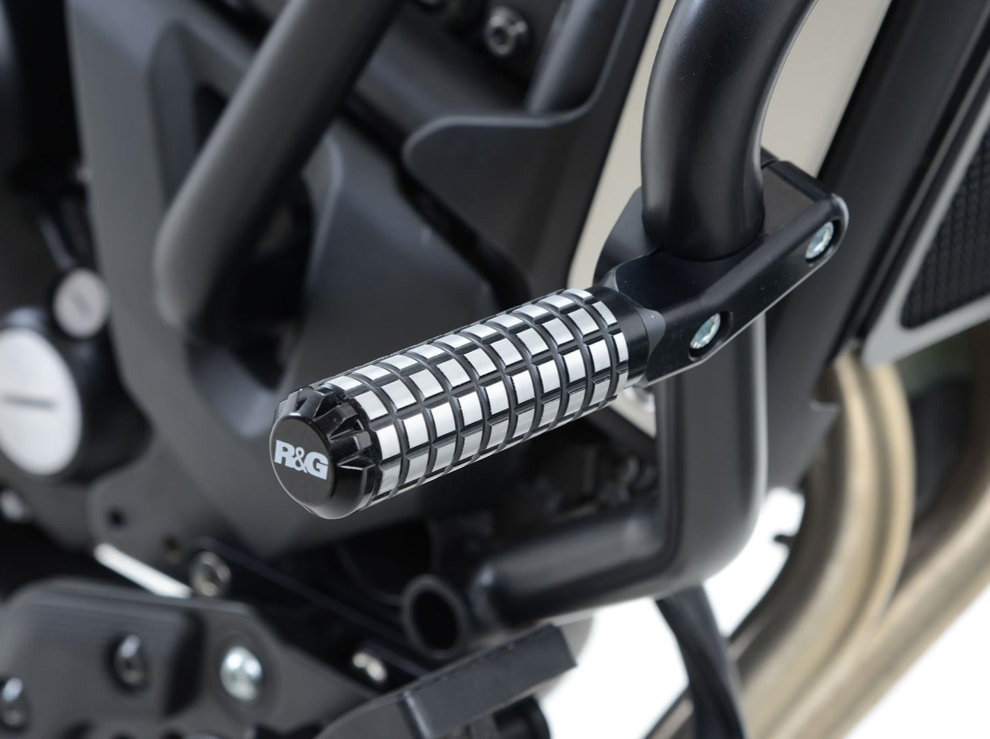 HWP0001 - R&G RACING Kawasaki EN650 Vulcan (2015+) Highway Footpegs (for engine bars 22 mm)