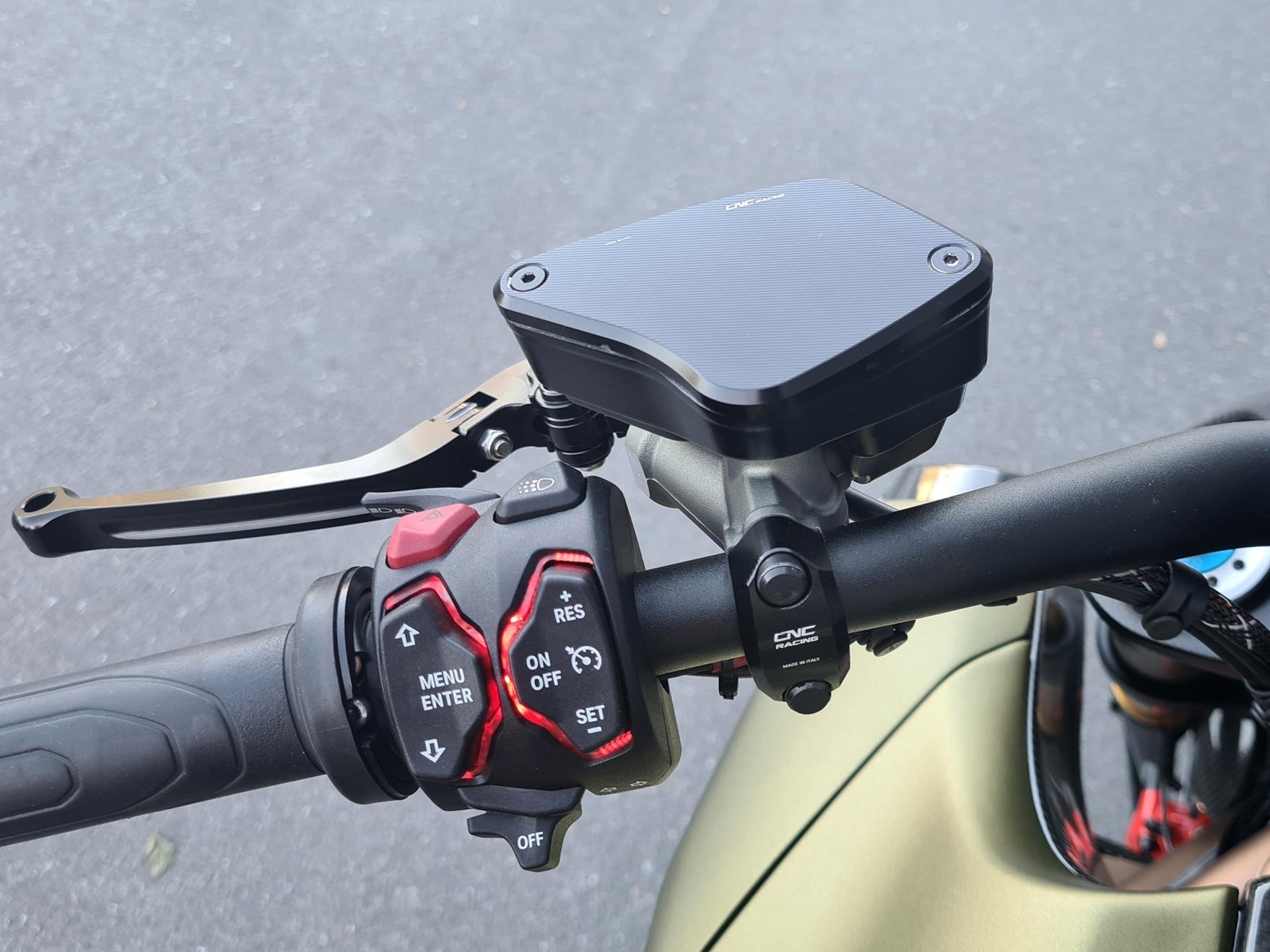 KT850 - CNC RACING Ducati Diavel / XDiavel Front Brake & Clutch Fluid Tank Caps "Streaks" – Accessories in the Factory Racing Motorcycle Aftermarket Accessories and Parts Online Shop