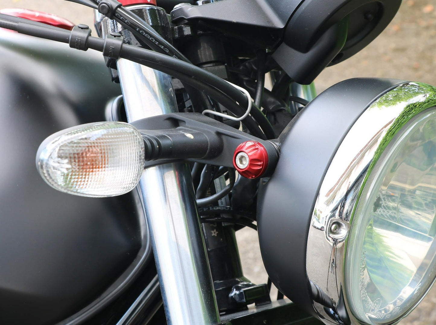 KV905 - CNC RACING Moto Guzzi V7 Stone (2019+) Headlight Screw Collar Kit