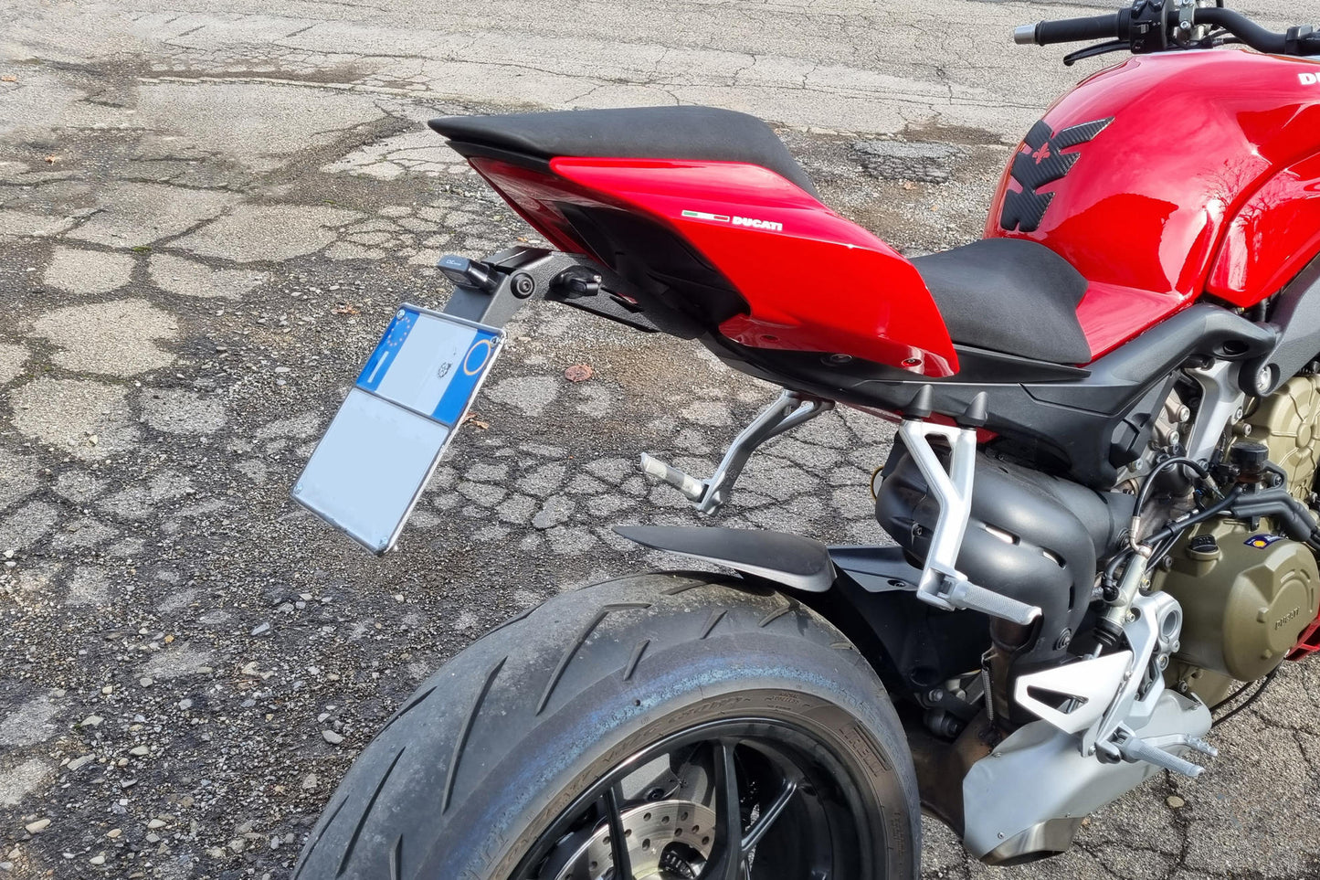 PT158 - CNC RACING Ducati Panigale V2 / V4 / Streetfighter (18/24) Adjustable LED License Plate Holder – Accessories in the Factory Racing Motorcycle Aftermarket Accessories and Parts Online Shop
