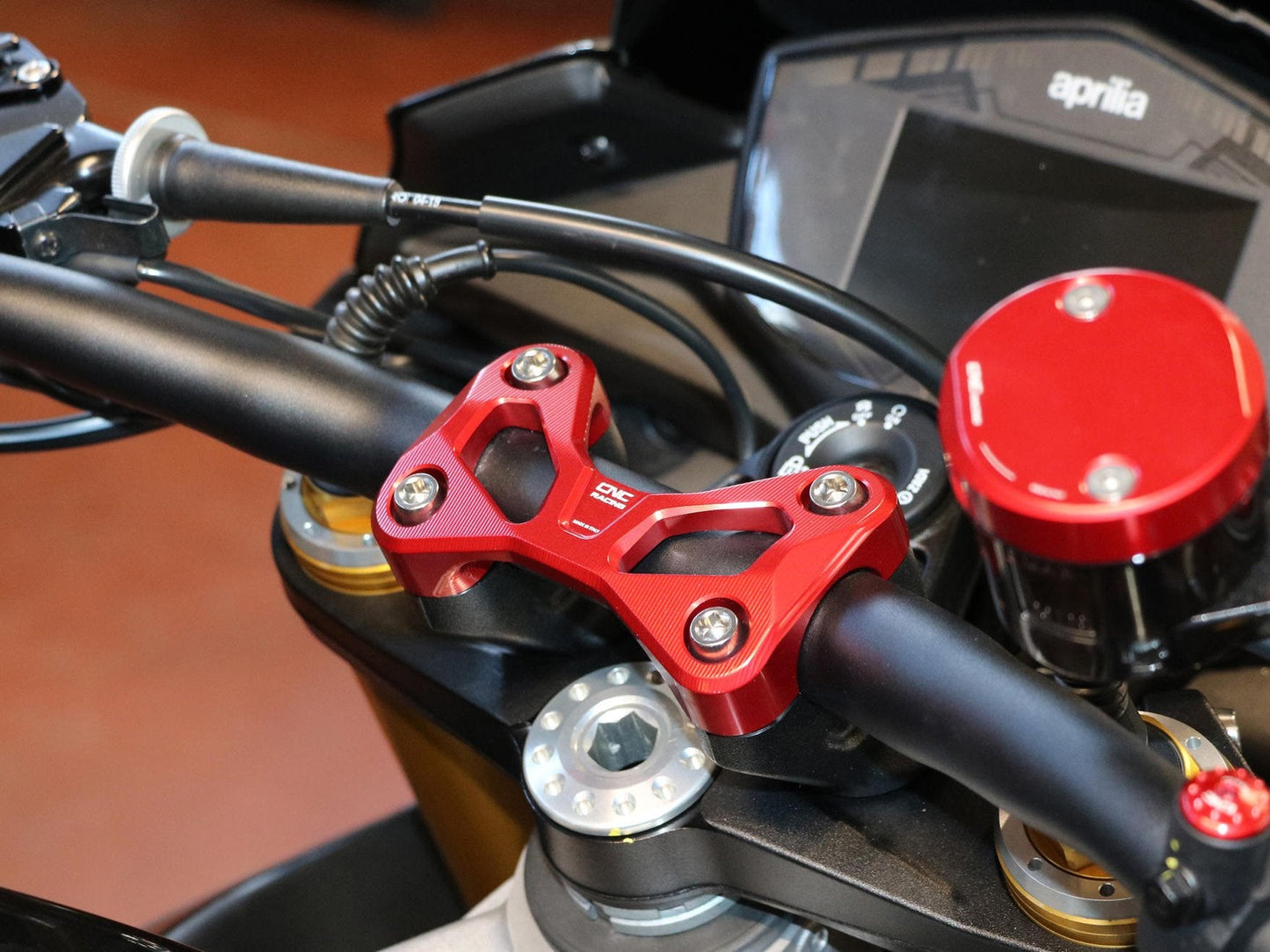 RM256 - CNC RACING Aprilia Tuono V4 / 660 Handlebar Top Clamp