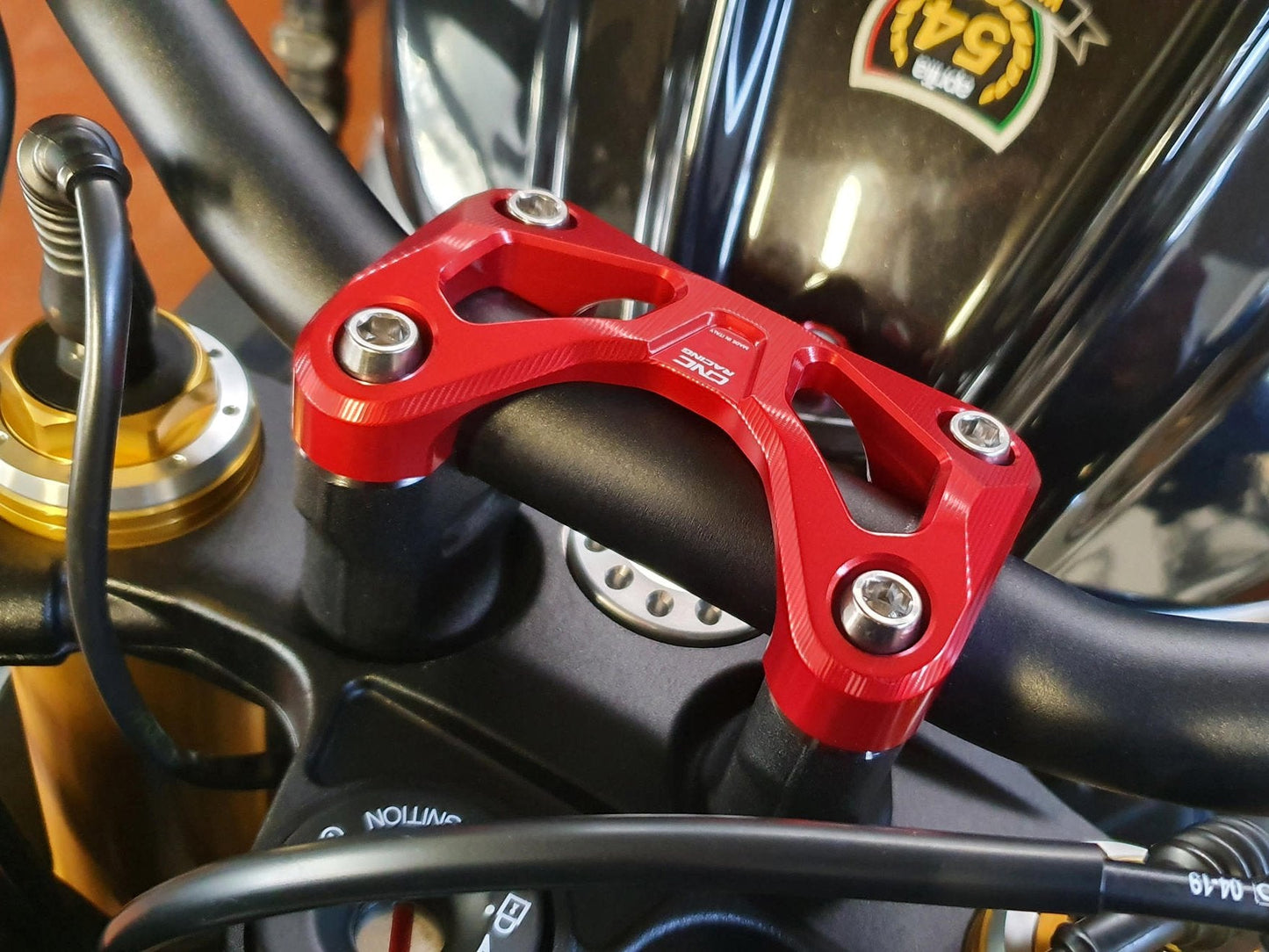 RM256 - CNC RACING Aprilia Tuono V4 / 660 Handlebar Top Clamp