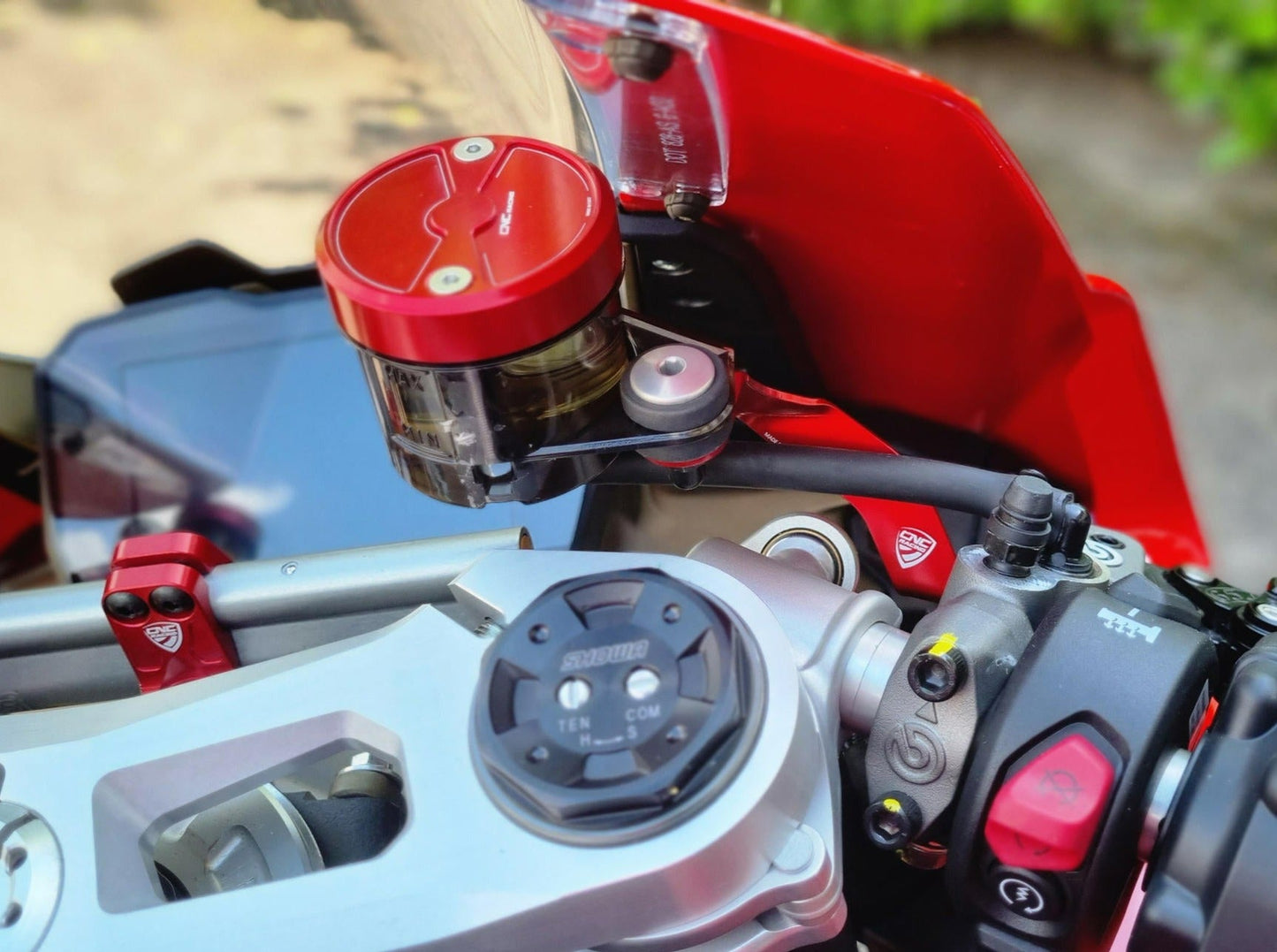 SEA17 - CNC RACING Ducati Panigale V4 (18/24) Front Fluid Tanks Brackets Kit – Accessories in the Factory Racing Motorcycle Aftermarket Accessories and Parts Online Shop