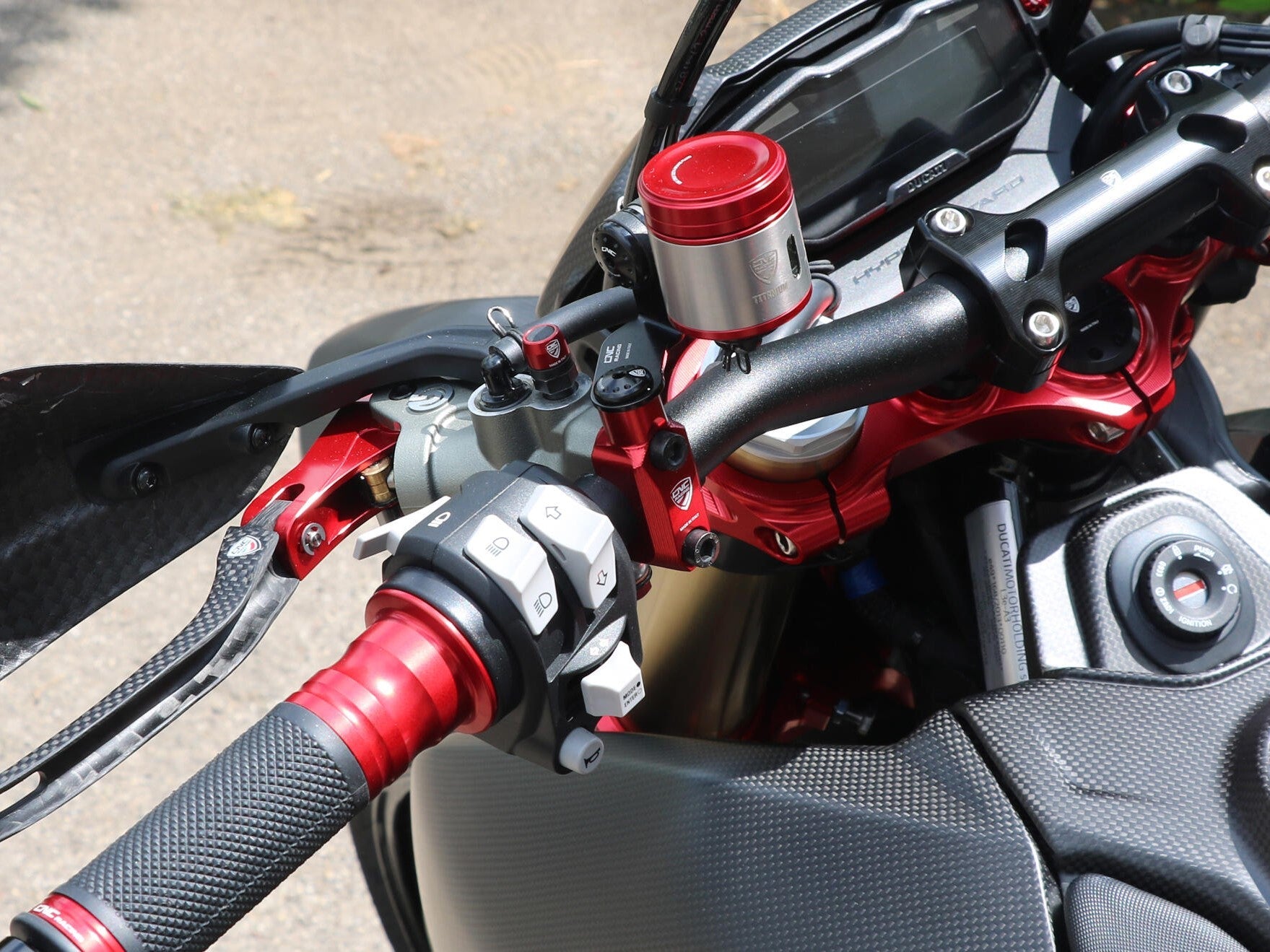 SEA19 - CNC RACING Ducati Hypermotard 698 Mono (2024+) Clutch / Brake Fluid Tanks Brackets Kit – Accessories in the Factory Racing Motorcycle Aftermarket Accessories and Parts Online Shop