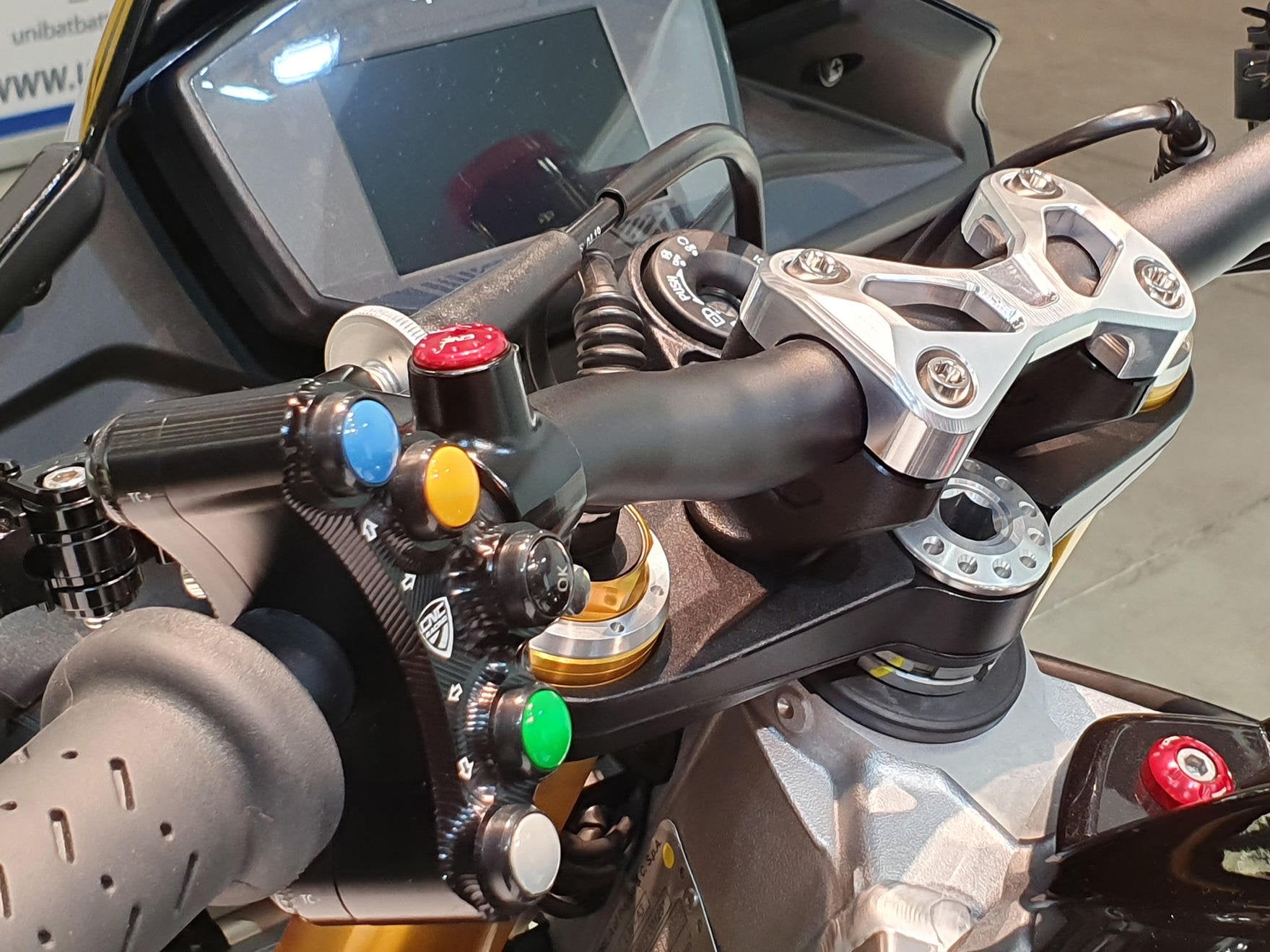 SWA05 - CNC RACING Aprilia RSV4 / Tuono V4 Left Handlebar Switch (racing edition) – Accessories in the Factory Racing Motorcycle Aftermarket Accessories and Parts Online Shop