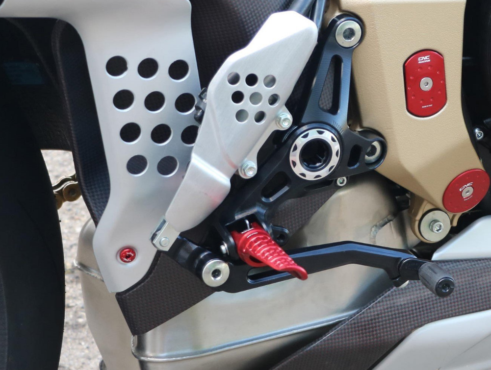 PC125 - CNC RACING MV Agusta Brutale 1000 RR Pilot Footpegs – Accessories in the Factory Racing Motorcycle Aftermarket Accessories and Parts Online Shop