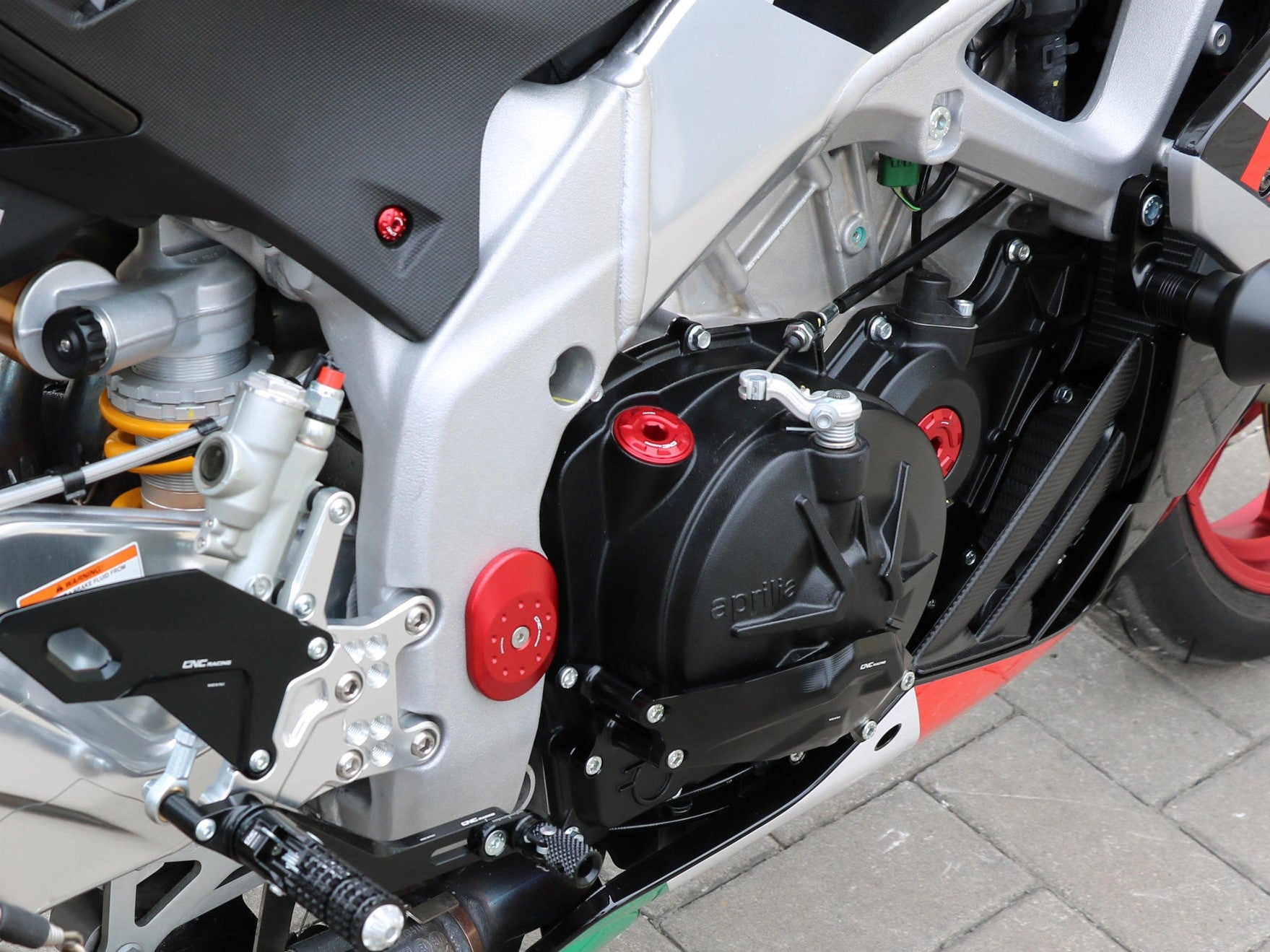 TA202 - CNC RACING Aprilia RSV4 / Tuono V4 (2009+) Oil Filler Cap "Gear" (M25x1,5) – Accessories in the Factory Racing Motorcycle Aftermarket Accessories and Parts Online Shop