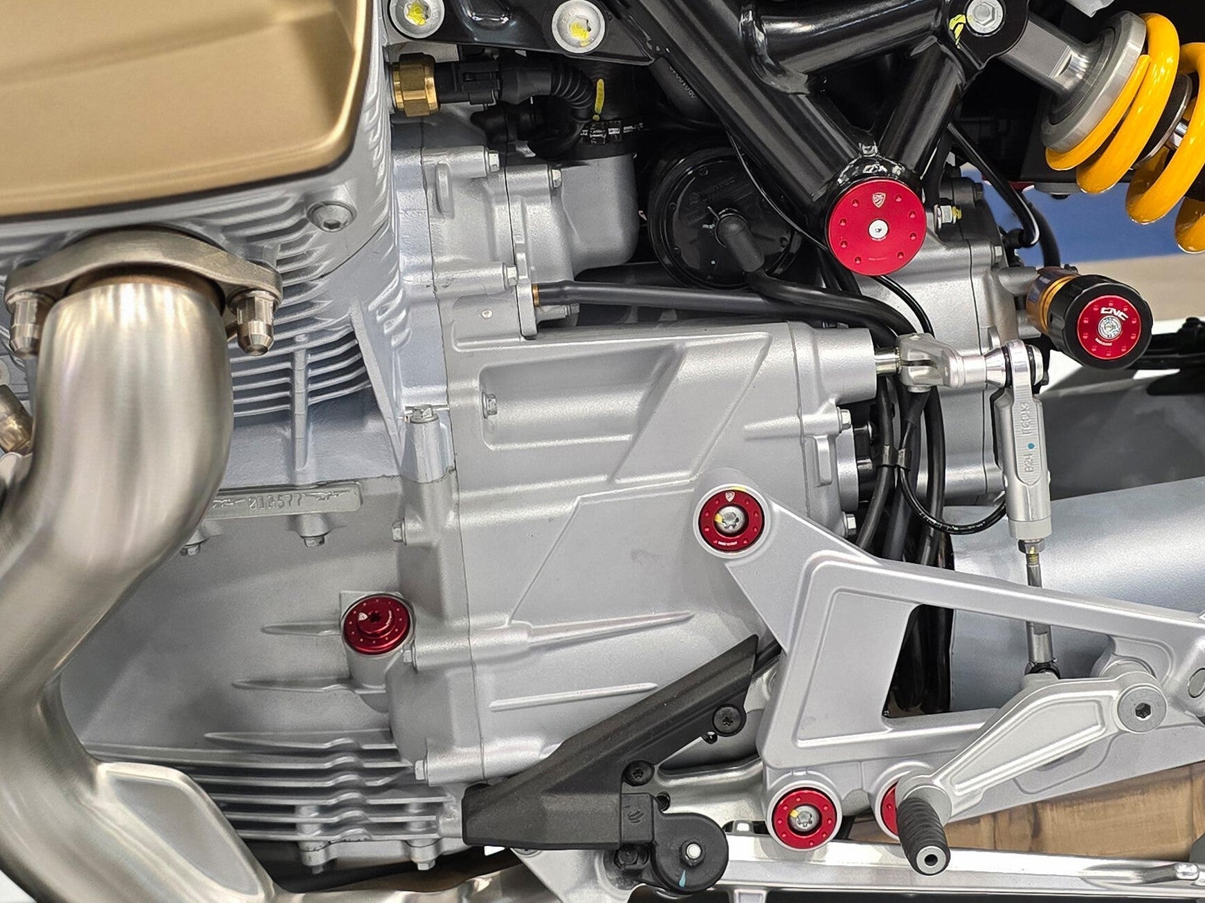 CNC RACING TA341 Moto Guzzi Stelvio / V100 Mandello (2022+) Oil Filler Cap "Exagon" (M24x3; with level dipstick) – Accessories in the Factory Racing Motorcycle Aftermarket Accessories and Parts Online Shop