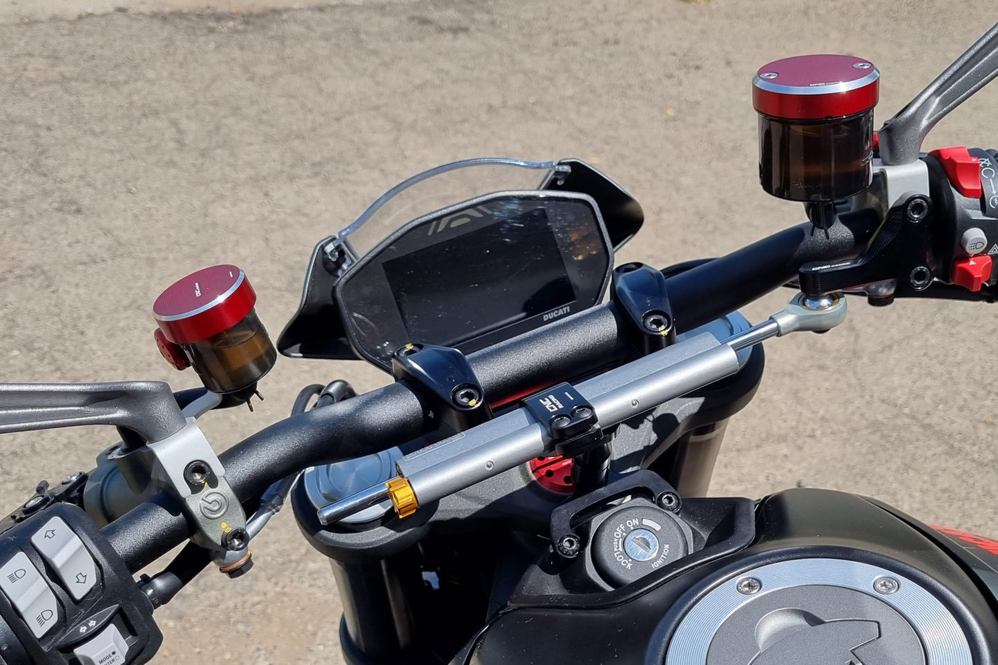 TF605 - CNC RACING Ducati / MV Agusta Brake/Clutch Fluid Tank Cap "Bi-color" (M34x4) – Accessories in the Factory Racing Motorcycle Aftermarket Accessories and Parts Online Shop