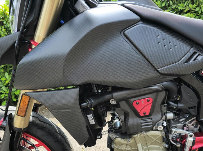 ZA271 - CNC RACING Ducati Hypermotard 698 Mono (2024+) Carbon Fuel Tank Side Covers – Accessories in the Factory Racing Motorcycle Aftermarket Accessories and Parts Online Shop