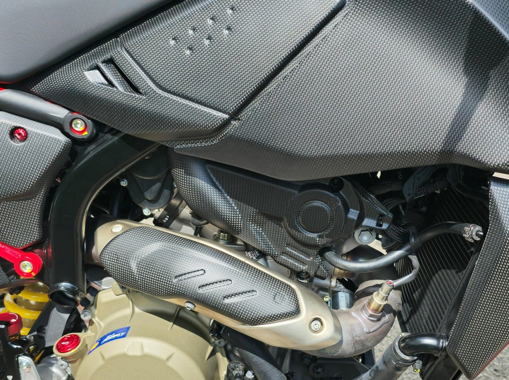 ZA275 - CNC RACING Ducati Hypermotard 698 Mono (2024+) Carbon Exhaust Pipe Front Heat Guard – Accessories in the Factory Racing Motorcycle Aftermarket Accessories and Parts Online Shop