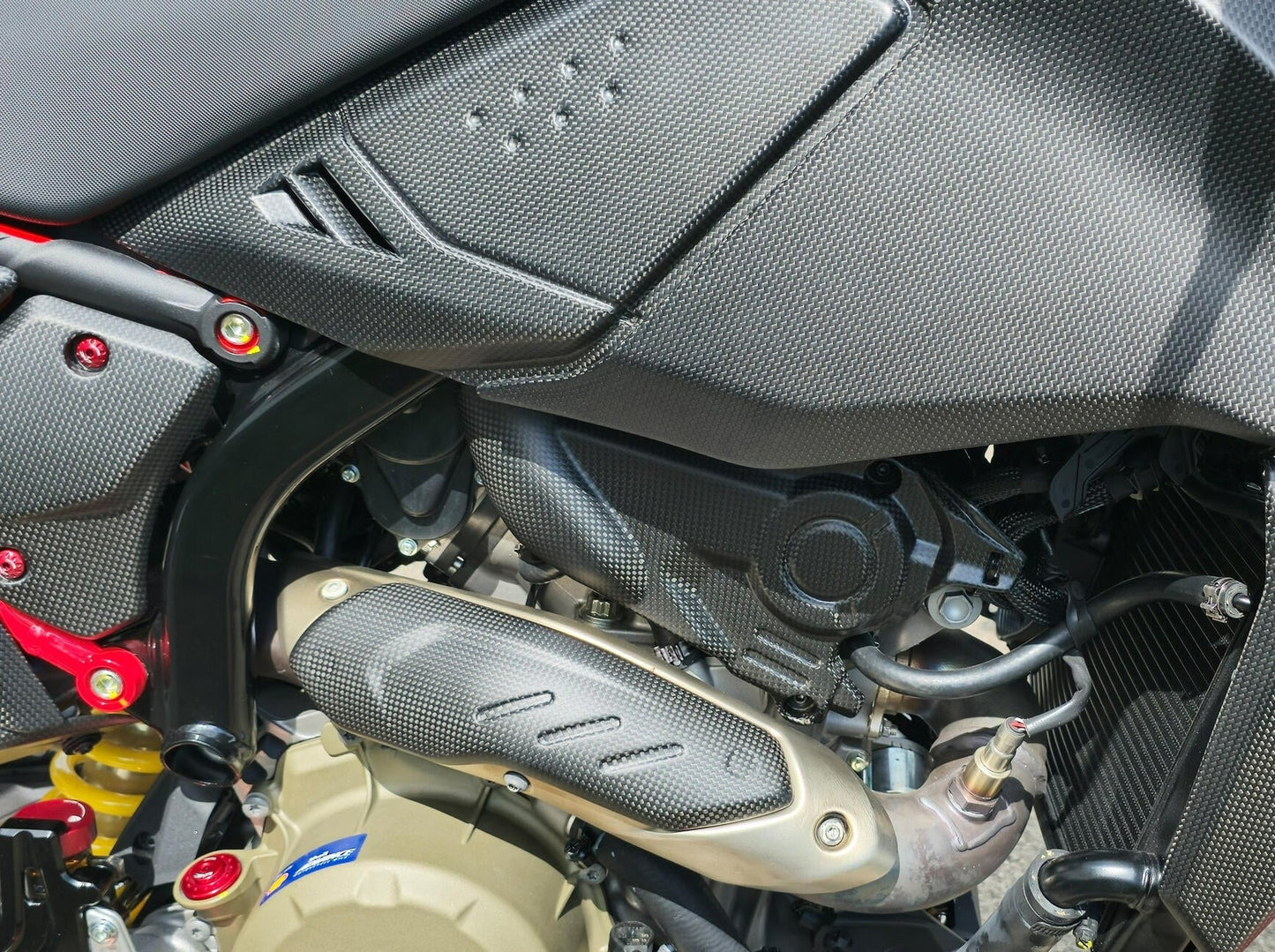 ZA274 - CNC RACING Ducati Hypermotard 698 Mono (2024+) Carbon Engine Cover (right side) – Accessories in the Factory Racing Motorcycle Aftermarket Accessories and Parts Online Shop