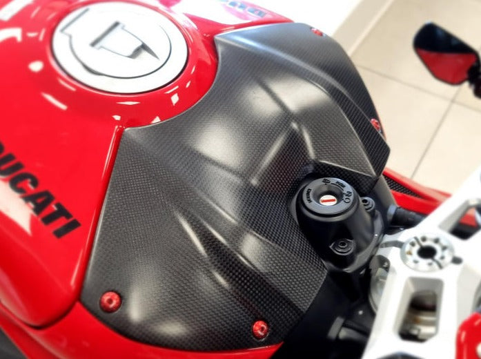 ZA871 - CNC RACING Ducati Panigale V4 (22/24) Carbon Fuel Tank Cover – Accessories in the Factory Racing Motorcycle Aftermarket Accessories and Parts Online Shop