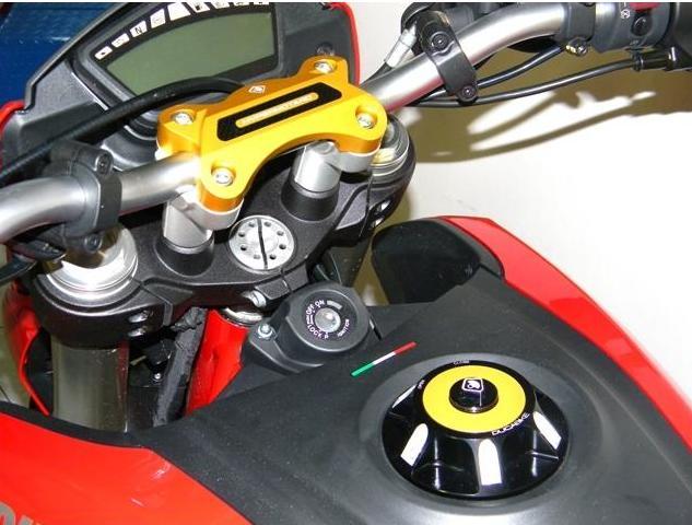 BM02 - DUCABIKE Ducati Hypermotard 821 / 939 Handlebar Clamp