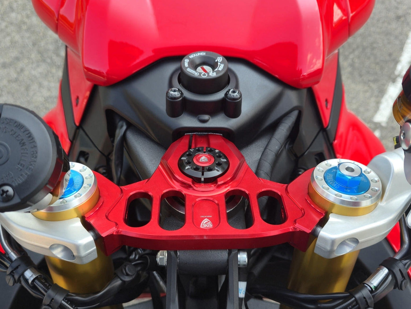 PST24 - CNC RACING Ducati Panigale V2 (2025+) Triple Clamps Top Yoke – Accessories in the Factory Racing Motorcycle Aftermarket Accessories and Parts Online Shop