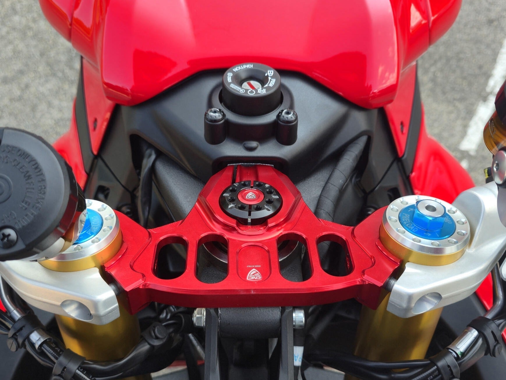 PST24 - CNC RACING Ducati Panigale V2 (2025+) Triple Clamps Top Yoke – Accessories in the Factory Racing Motorcycle Aftermarket Accessories and Parts Online Shop