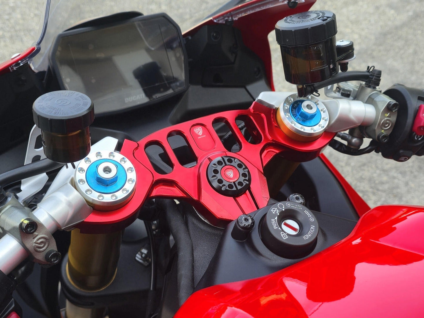PST24 - CNC RACING Ducati Panigale V2 (2025+) Triple Clamps Top Yoke – Accessories in the Factory Racing Motorcycle Aftermarket Accessories and Parts Online Shop