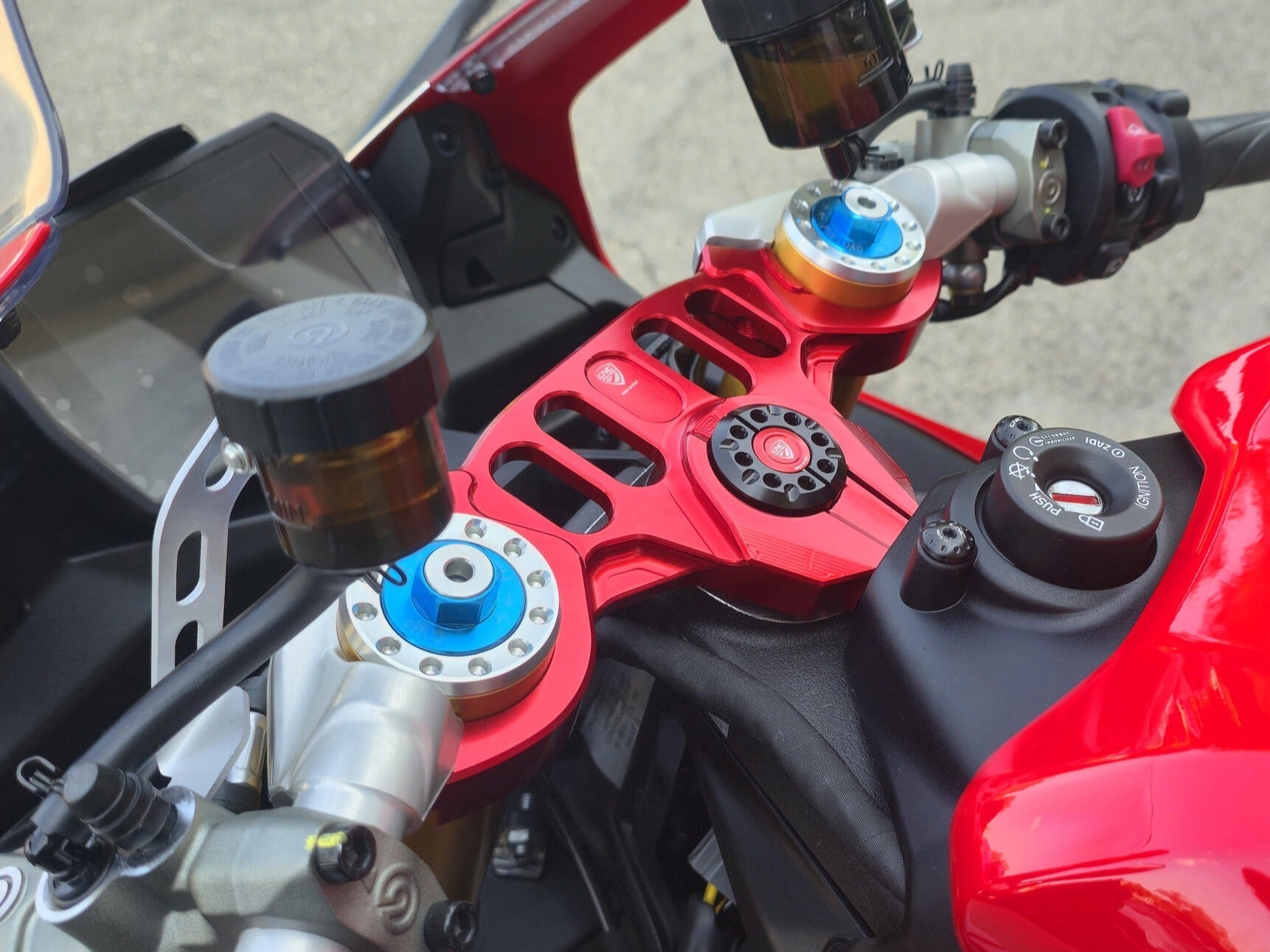 PST24 - CNC RACING Ducati Panigale V2 (2025+) Triple Clamps Top Yoke – Accessories in the Factory Racing Motorcycle Aftermarket Accessories and Parts Online Shop