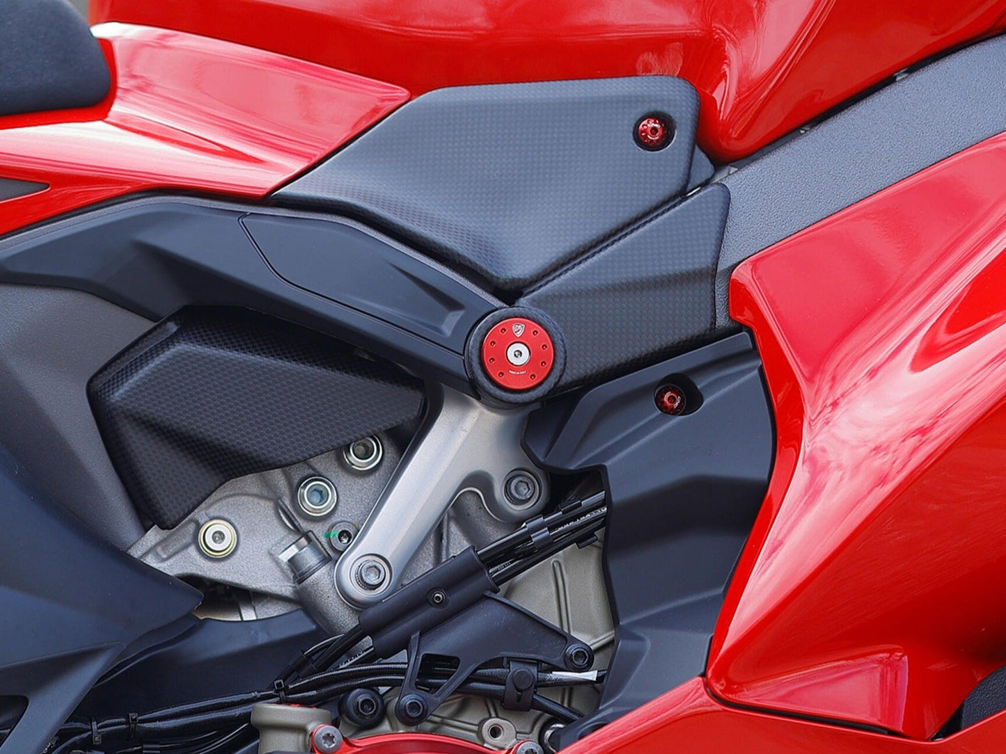 CNC RACING ZA410 Ducati Panigale V4 (2025+) Carbon Engine Cover (right side) – Accessories in the Factory Racing Motorcycle Aftermarket Accessories and Parts Online Shop