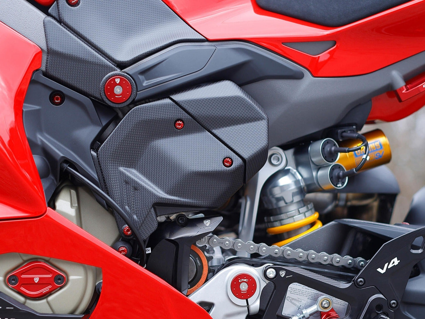 CNC RACING ZA411 Ducati Panigale V4 (2025+) Carbon Engine Cover (left side) – Accessories in the Factory Racing Motorcycle Aftermarket Accessories and Parts Online Shop