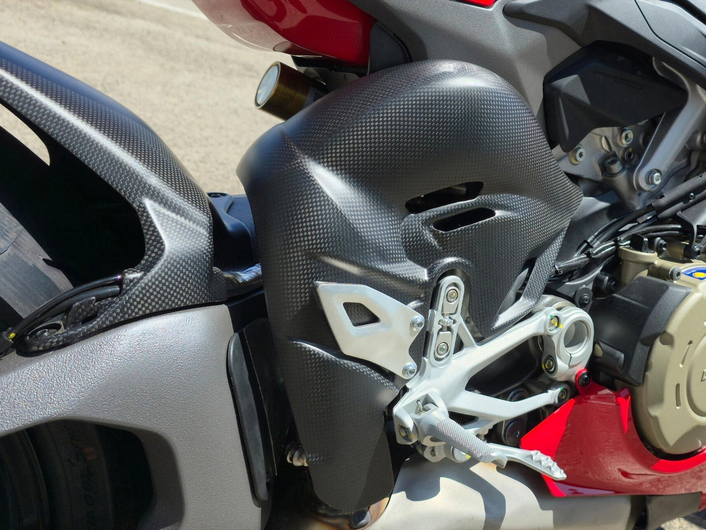 CNC RACING ZA423 Ducati Panigale V4 (2025+) Carbon Exhaust Pipes Heat Guard – Accessories in the Factory Racing Motorcycle Aftermarket Accessories and Parts Online Shop